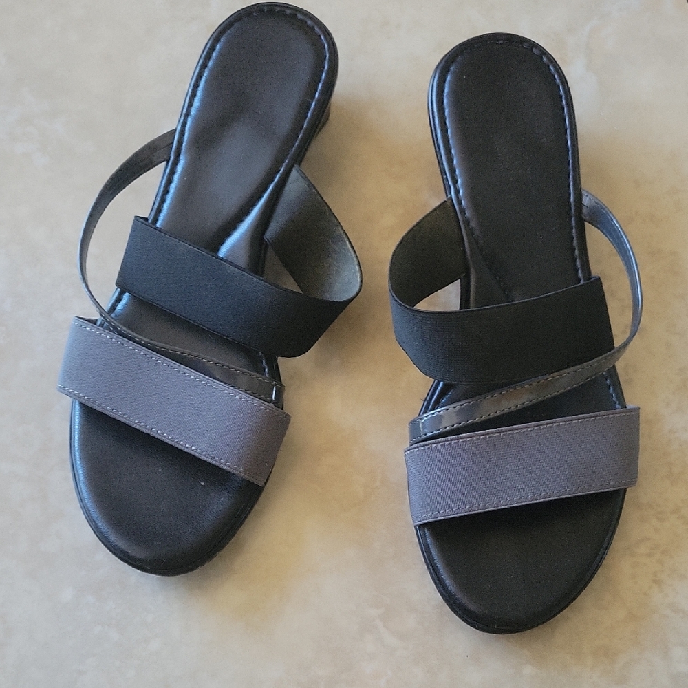 Women's Black and Gray Sandals